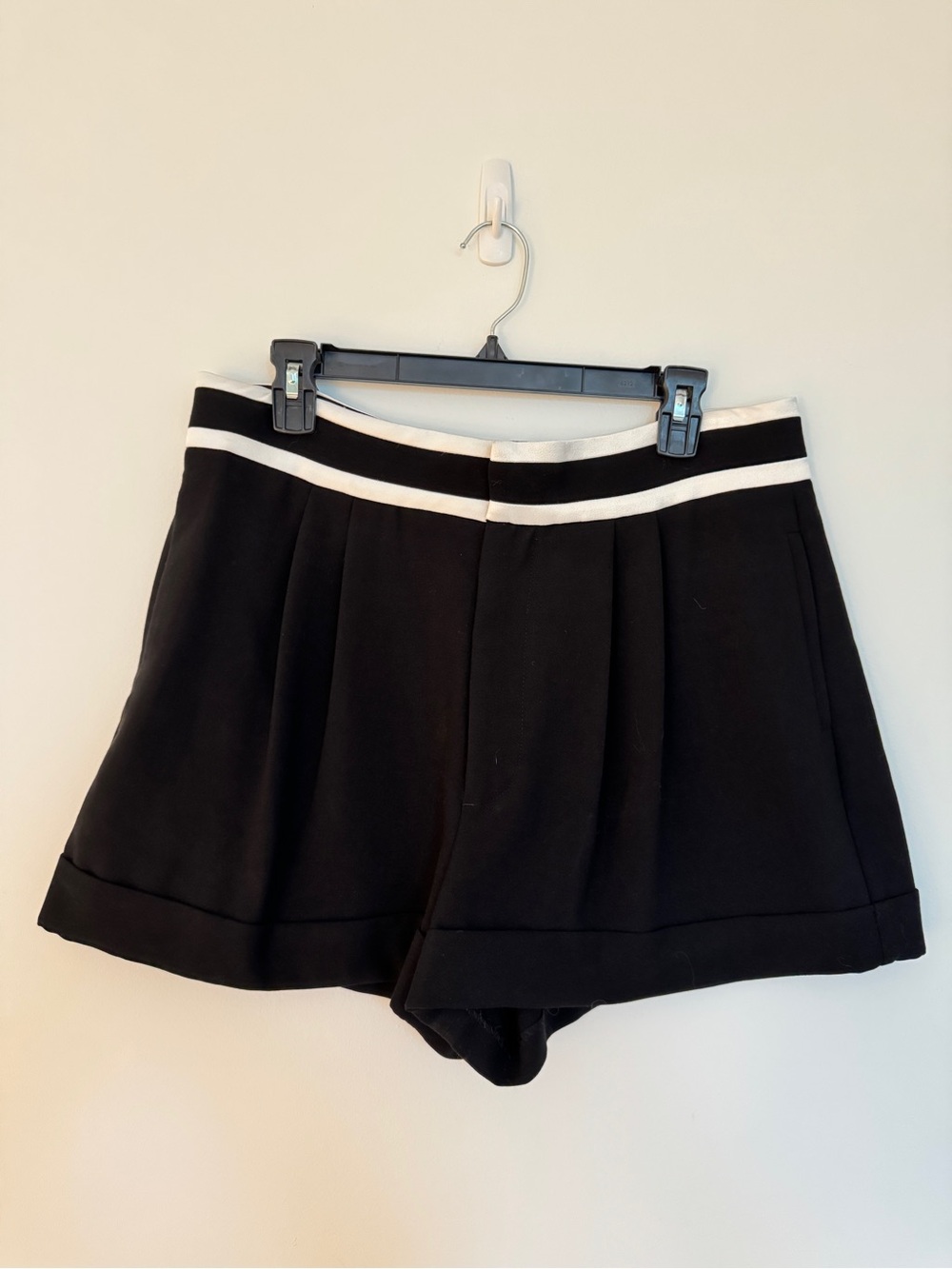 Alice + Olivia Black Pleated High-Waist Shorts with White Trim